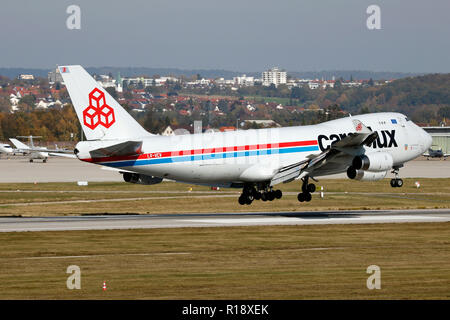 Stuttgart, Allemagne - Automne 2018 : un avion à l'aéroport de Stuttgart Banque D'Images