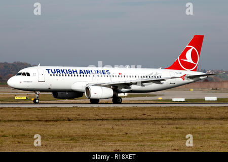Stuttgart, Allemagne - Automne 2018 : un avion à l'aéroport de Stuttgart Banque D'Images