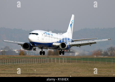 Stuttgart, Allemagne - Automne 2018 : un avion à l'aéroport de Stuttgart Banque D'Images
