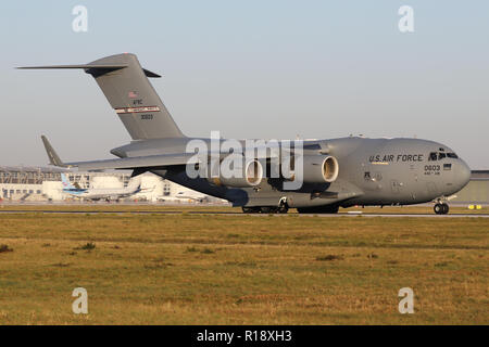 Stuttgart, Allemagne - Été 2018 : un avion à l'aéroport de Stuttgart Banque D'Images