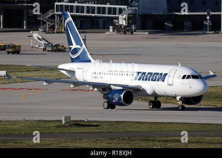 Stuttgart, Allemagne - Été 2018 : un avion à l'aéroport de Stuttgart Banque D'Images