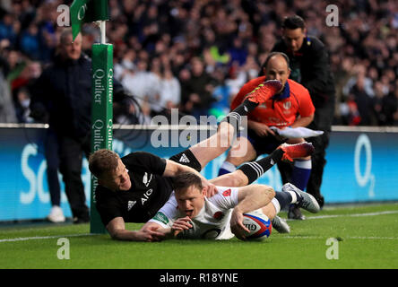 Chris Ashton l'Angleterre marque son premier essai de côté au cours de la 183 match international au stade de Twickenham, Londres. Banque D'Images