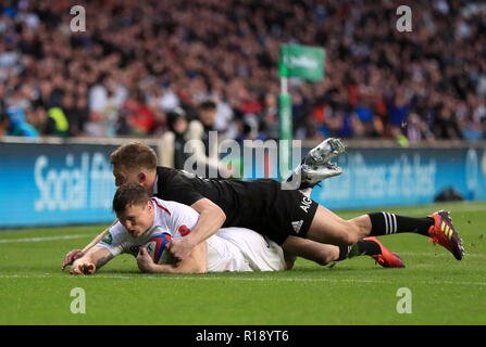 Chris Ashton l'Angleterre marque son premier essai de côté au cours de la 183 match international au stade de Twickenham, Londres. Banque D'Images