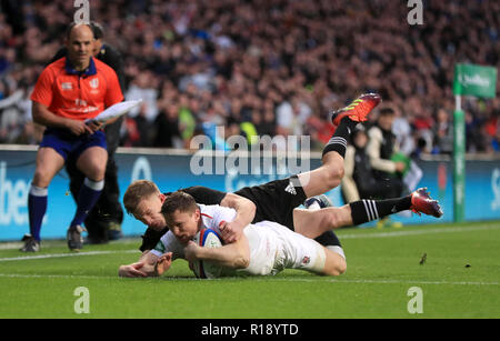 Chris Ashton l'Angleterre marque son premier essai de côté au cours de la 183 match international au stade de Twickenham, Londres. Banque D'Images