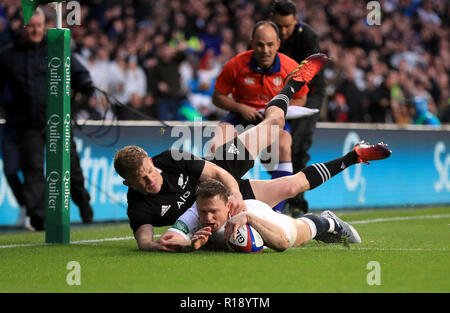 Chris Ashton l'Angleterre marque son premier essai de côté au cours de la 183 match international au stade de Twickenham, Londres. Banque D'Images