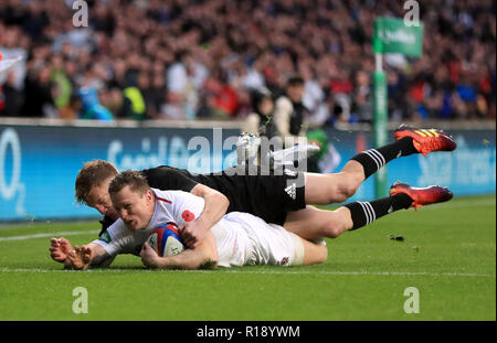 Chris Ashton l'Angleterre marque son premier essai de côté au cours de la 183 match international au stade de Twickenham, Londres. Banque D'Images