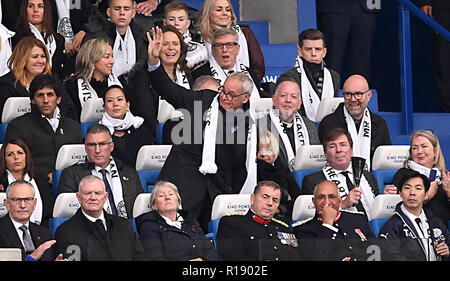 L'ancien manager de Leicester City Claudio Ranieri (centre) dans les peuplements au cours de la Premier League match à la King Power Stadium, Leicester. Banque D'Images