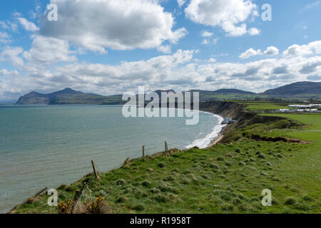 Vues d'en haut Morfa, Nefyn Gwynedd, Nord du Pays de Galles à la recherche à travers l'Atlantique vers l'Yr Eifl. Banque D'Images