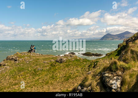 Vues d'en haut Morfa, Nefyn Gwynedd, Nord du Pays de Galles à la recherche à travers l'Atlantique vers l'Yr Eifl. Banque D'Images