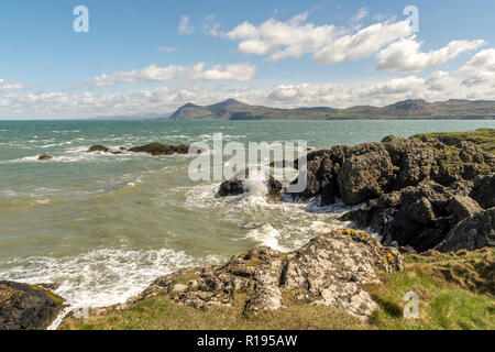 Vues d'en haut Morfa, Nefyn Gwynedd, Nord du Pays de Galles à la recherche à travers l'Atlantique vers l'Yr Eifl. Banque D'Images