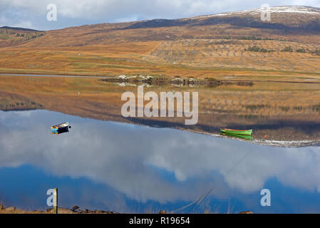 Un quartier calme tôt le matin sur le barrage Glen Spey tranquille dans Sherro près de Laggan, Newtonmore Strathspey Inverness-shire. Ecosse.UK. Banque D'Images