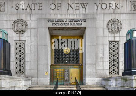 Louis J. Lefkowitz State Office Building aussi connu comme le New York State Office Building est une partie importante du centre municipal de Manhattan à New York Banque D'Images