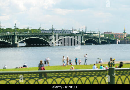 Troitsky pont-levis pont sur la Neva à Saint-Pétersbourg. Banque D'Images