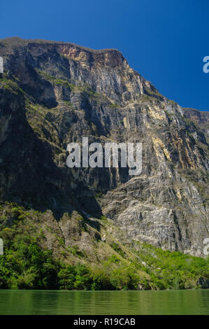 À l'intérieur de Canyon du Sumidero près de Tuxtla Gutierrez dans le Chiapas, Mexique Banque D'Images