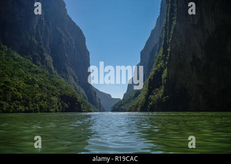 À l'intérieur de Canyon du Sumidero près de Tuxtla Gutierrez dans le Chiapas, Mexique Banque D'Images