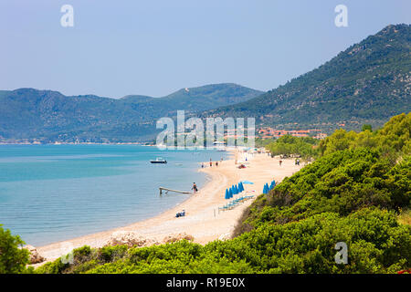 Vue panoramique sur la plage de Votsalakia, dans l'île de Samos, Mer Égée, Grèce. Banque D'Images