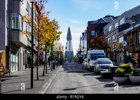 REYKJAVIC, ISLANDE - 19 septembre 2018 : vue de l'église Hallgrimskirkja à Reykjavik City en automne. Banque D'Images