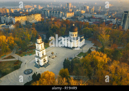 Chisinau, la capitale de la République de Moldova. Vue aérienne de Chisinau metropolitan parc central, de drone Banque D'Images