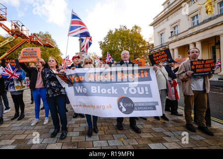 Une manifestation qui a lieu par l'unité britannique pour manifester contre ce qui est perçu comme un retardé et position de faiblesse sur Brexit par le gouvernement britannique. Les manifestants qu'il soit mis un terme à l'immigration et immédiatement un 'no deal' quitter sans paiements Banque D'Images