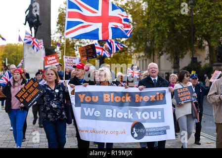 Une manifestation qui a lieu par l'unité britannique pour manifester contre ce qui est perçu comme un retardé et position de faiblesse sur Brexit par le gouvernement britannique. Les manifestants qu'il soit mis un terme à l'immigration et immédiatement un 'no deal' quitter sans paiements Banque D'Images