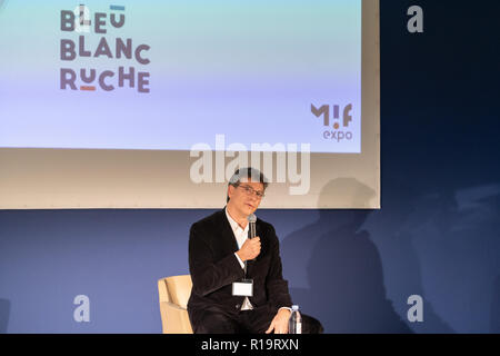 Paris, France. 10 novembre 2018. Arnaud Montebourg, ancien Ministre français de renouveau industriel, parle de la mondialisation et de la politique économique au cours de la journée d'ouverture du MIF Expo, un salon commercial pour les produits fabriqués en France. L'exposition est ouverte du 10 au 12 novembre. © David Bertho / Alamy Live News Banque D'Images