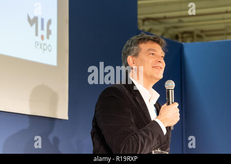 Paris, France. 10 novembre 2018. Arnaud Montebourg, ancien Ministre français de renouveau industriel, parle de la mondialisation et de la politique économique au cours de la journée d'ouverture du MIF Expo, un salon commercial pour les produits fabriqués en France. L'exposition est ouverte du 10 au 12 novembre. © David Bertho / Alamy Live News Banque D'Images