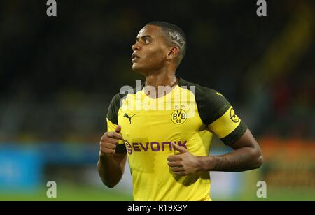 Dortmund, Allemagne. 10 Nov, 2018. firo : 10.11.2018, Football, 1.Bundesliga, la saison 2018/2019, BVB, Borussia Dortmund - Bayern Munich AKANJI, BVB avec couronne dans les cheveux rasés | Conditions de crédit dans le monde entier : dpa/Alamy Live News Banque D'Images