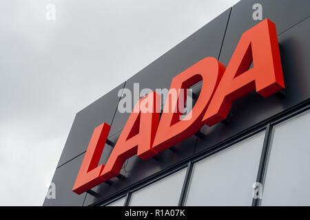 Tambov, Région de Tambov, en Russie. 10 Nov, 2018. Logo de la marque automobile Lada Crédit : Demian Stringer/ZUMA/Alamy Fil Live News Banque D'Images