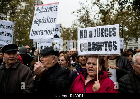 Madrid, Espagne. 10 Nov, 2018. En face de tous ceux qui protestent contre les taxes de la Cour suprême. Cour suprême a annulé un jugement décidant que les clients au lieu de les banques doivent payer l'impôt. À Madrid, Espagne. Credit : Marcos del Mazo/Alamy Live News Banque D'Images