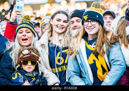 Morgantown, West Virginia, USA. 10 Nov, 2018. La West Virginia Mountaineers fans étudiant après le NCAA college football match entre le TCU Horned Frogs et le West Virginia Mountaineers le samedi 10 novembre 2018 à Milan, stade Milan Puskar de Morgantown, West Virginia. Jacob Kupferman/CSM Banque D'Images