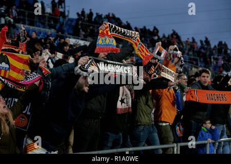 Getafe, Madrid, Espagne. 10 Nov, 2018. Les partisans du Valencia CF célébrer la victoire au cours de la Liga match entre Getafe et Valence CF au Coliseum Alfonso Perez de Getafe, Espagne. Legan Crédit : P. Mace/SOPA Images/ZUMA/Alamy Fil Live News Banque D'Images