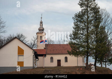 Cimetière orthodoxe dans un petit village Banque D'Images