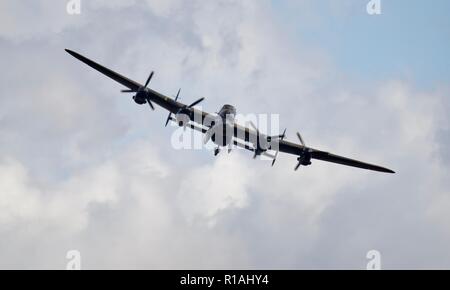 Avro Lancaster BBMF (PA474) volant à l'Imperial War Museum Battle of Britain bourget sur le 23 septembre 2018 Banque D'Images