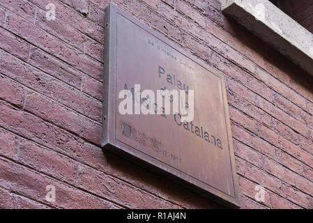 Une plaque sur le mur extérieur de la Palau de la Musica à Barcelone, Espagne Banque D'Images