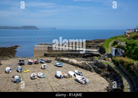 Bateaux établi dans le port à marée basse, Portscatho Cornwall, Angleterre, Banque D'Images