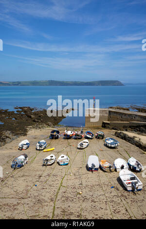 Bateaux établi dans le port à marée basse, Portscatho Cornwall, Angleterre, Banque D'Images