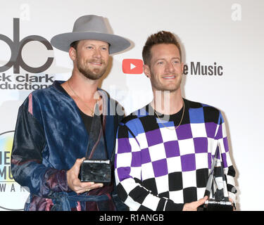 2018 American Music Awards Press Room le théâtre de Microsoft le 9 octobre 2018 à Los Angeles, CA avec : Brian Kelley, Tyler Hubbard Où : Los Angeles, California, United States Quand : 10 Oct 2018 Credit : Nicky Nelson/WENN.com Banque D'Images