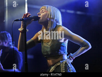 Aurora live en concert à Manchester Academy comprend : Aurora, Aurora Aksnes Où : Manchester, Royaume-Uni Quand : 10 Oct 2018 Credit : Sakura/WENN.com Banque D'Images