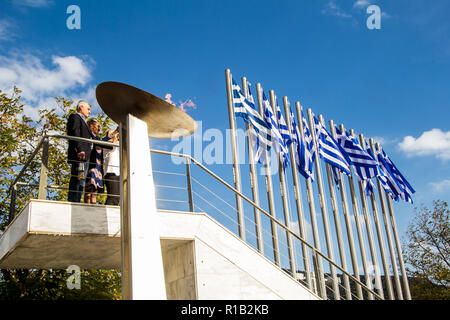 Athènes, Grèce. 10 Nov, 2018. La cérémonie d'ouverture de la 36e Marathon authentique d'Athènes a eu lieu aujourd'hui à la tombe de Marathonas où la bataille entre les Athéniens et les Perses ont eu lieu en 480 av. Après la victoire des Athéniens, un coureur courir tout le chemin jusqu'à Athènes pour annoncer la bonne nouvelle et est mort d'épuisement juste après, l'événement est donc inspiré de cet incident. Credit : Kostas Pikoulas Libre prestation/Pacific Press/Alamy Live News Banque D'Images