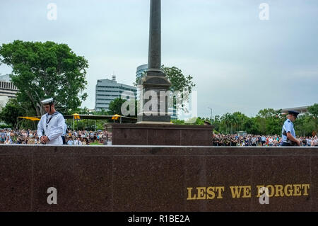 Darwin, Australie. 11Th Nov, 2018. Commémoration à l'occasion du Jour du Souvenir pour le centenaire de l'Armistice, au cénotaphe de Darwin sur Parc du Bicentenaire de Darwin, Territoire du Nord, Australie - 2018.11.11 - Photo par Regis Martin Crédit : Regis Martin/Alamy Live News Banque D'Images