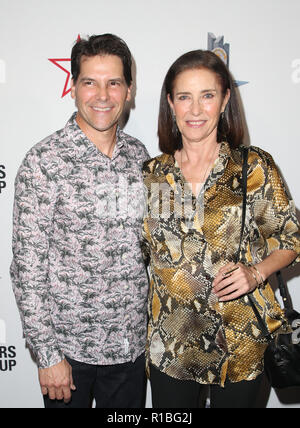 HOLLYWOOD, CA - le 10 novembre : Chris Ciaffa, Mimi Rogers, au héros d'Heroes : La police de Los Angeles Memorial Foundation Celebrity Poker Tournament at Avalon Hollywood, Californie le 10 novembre 2018. Credit : Faye Sadou/MediaPunch Banque D'Images