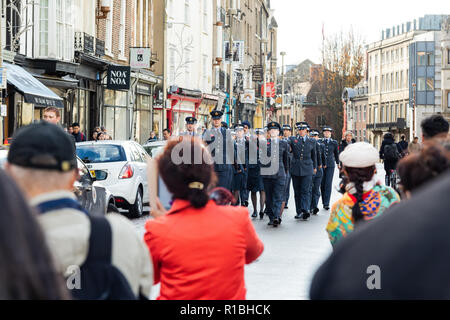 Cambridge, UK. 11 novembre, 2018. Dimanche du souvenir à Cambridge des événements marquant le centenaire de la fin de la Première Guerre mondiale. Le long défilé des rois en direction de Great St Mary's Church. ) CamNews / Alamy Live News Banque D'Images