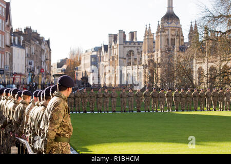 Cambridge, UK. 11 novembre, 2018. Dimanche du souvenir à Cambridge des événements marquant le centenaire de la fin de la Première Guerre mondiale. Instructions aux Agents de l'Université de Cambridge' Training Corps avant de portraits officiels. ) CamNews / Alamy Live News Banque D'Images