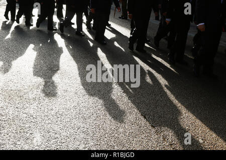 Worcester, Royaume-Uni. 11 novembre, 2018. La fin de la Première Guerre mondiale, est célébré à la Cathédrale de Worcester. Cadets et anciens combattants, hommes et femmes défilé dans la ville sous un soleil. Peter Lopeman/Alamy Live News Banque D'Images