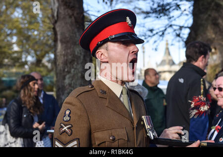 Brighton UK 11 novembre 2018 -Des milliers de gens se sont rendus, pour l'acte de commémoration publique tenue à Brighton War Memorial . Il est aujourd'hui les 100 ans de la fin de la Première Guerre mondiale le 11 novembre 1918 . Photographie prise par Simon Dack Crédit : Simon Dack/Alamy Live News Banque D'Images