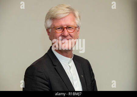 11 novembre 2018, la Bavière, Würzburg : évêque Heinrich Bedford-Strohm, Président du Conseil de l'Église évangélique en Allemagne (EKD), prises en marge de la réunion annuelle de la Synode de l'EKD. Photo : Daniel Karmann/dpa Banque D'Images