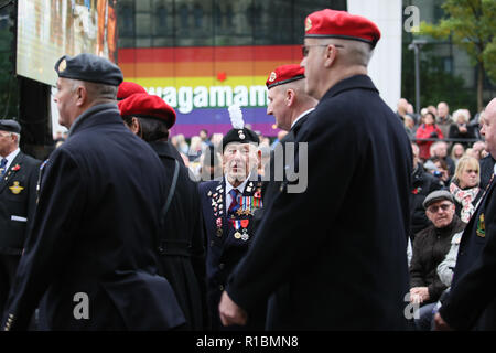 Manchester, UK. 11Th Nov 2018. Anciens combattants d'un conflit, les membres des forces canadiennes et des membres de la public de prendre part au service du souvenir marquant 100 ans depuis la fin de la SECONDE GUERRE MONDIALE !. Le Cénotaphe, Manchester, 11 novembre 2018 (C)Barbara Cook/Alamy Live News Banque D'Images