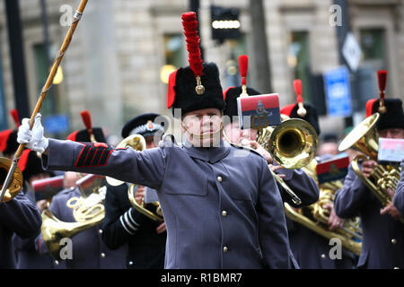Manchester, UK. 11Th Nov 2018. Anciens combattants d'un conflit, les membres des forces canadiennes et des membres de la public de prendre part au service du souvenir marquant 100 ans depuis la fin de la SECONDE GUERRE MONDIALE !. Le Cénotaphe, Manchester, 11 novembre 2018 (C)Barbara Cook/Alamy Live News Banque D'Images