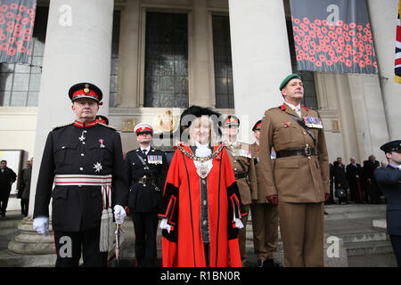 Manchester, UK. 11Th Nov 2018. Anciens combattants d'un conflit, les membres des forces canadiennes et des membres de la public de prendre part au service du souvenir marquant 100 ans depuis la fin de la SECONDE GUERRE MONDIALE !. Le Cénotaphe, Manchester, 11 novembre 2018 (C)Barbara Cook/Alamy Live News Banque D'Images