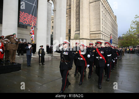 Manchester, UK. 11Th Nov 2018. Anciens combattants d'un conflit, les membres des forces canadiennes et des membres de la public de prendre part au service du souvenir marquant 100 ans depuis la fin de la SECONDE GUERRE MONDIALE !. Le Cénotaphe, Manchester, 11 novembre 2018 (C)Barbara Cook/Alamy Live News Banque D'Images